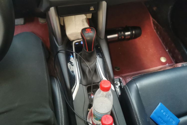 丰田 卡罗拉锐放 2022款 2.0L 精英版中控内饰18