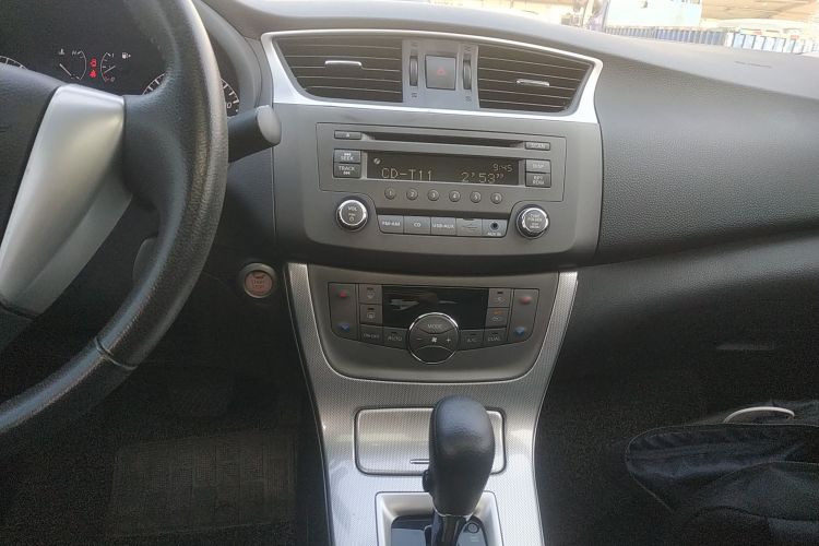 日产 轩逸 2014款 1.6XV CVT尊享版局部细节16