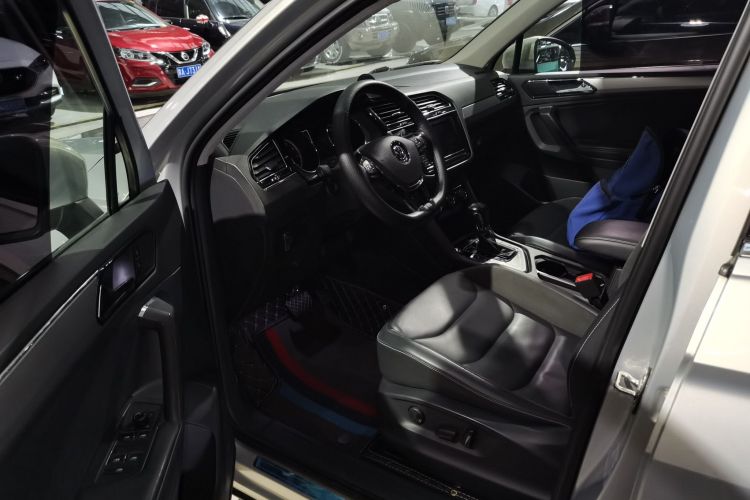 大众 途观L 2018款 改款 330TSI 自动两驱豪华版中控内饰20