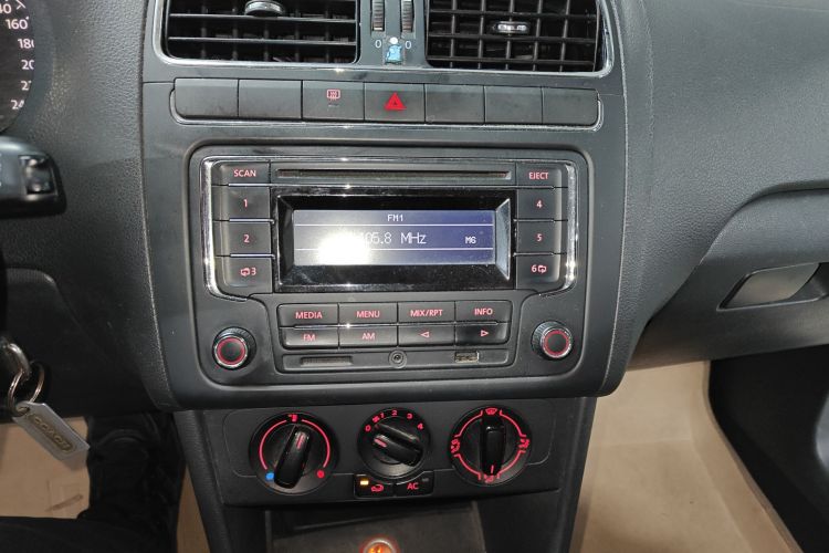 大众 Polo 2013款 1.6L 自动舒适版中控内饰16