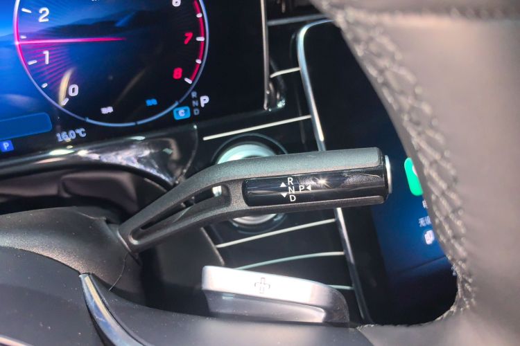 奔驰E级 2025款 E 260 L中控内饰18