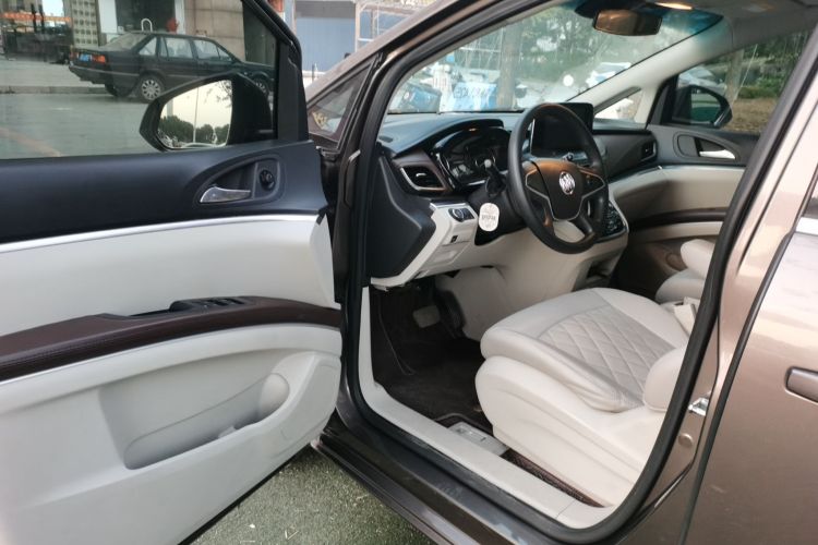 别克GL8 2020款 陆上公务舱 652T 舒适型中控内饰7003