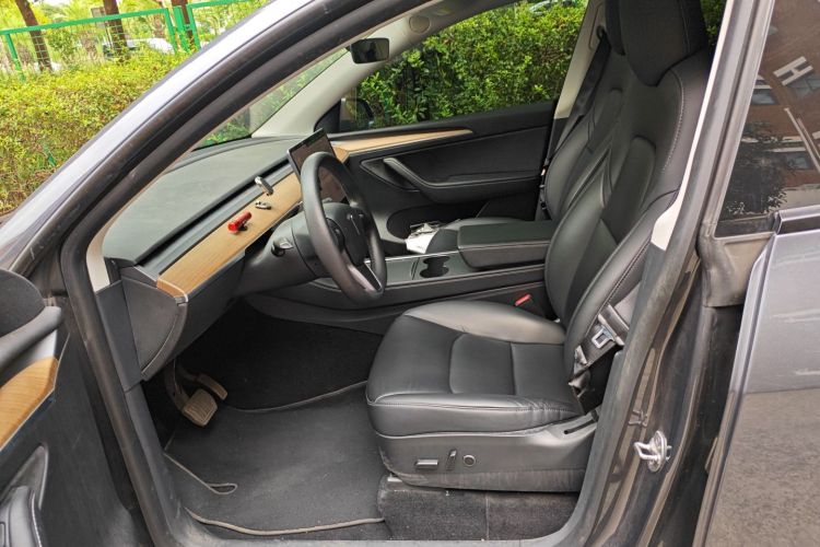 特斯拉 Model Y 2021款 长续航全轮驱动版中控内饰19