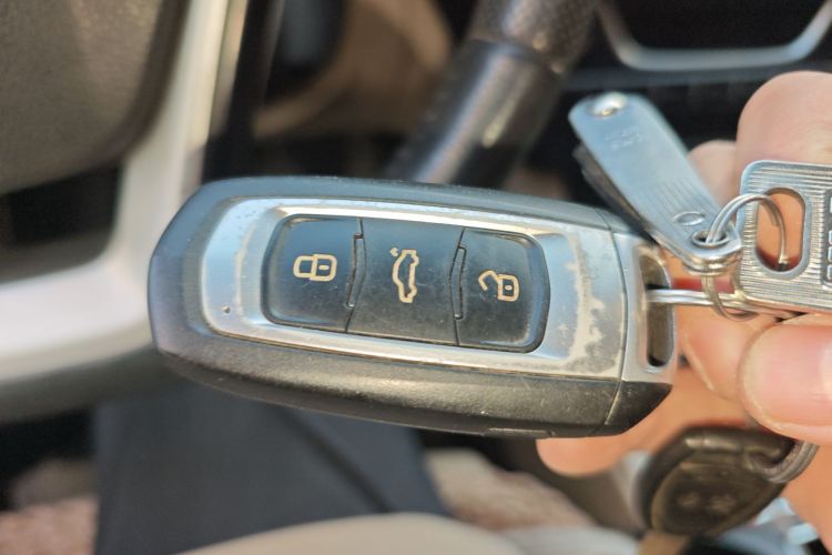 吉利汽车 帝豪 2017款 三厢百万款 1.5L 手动豪华型中控内饰11