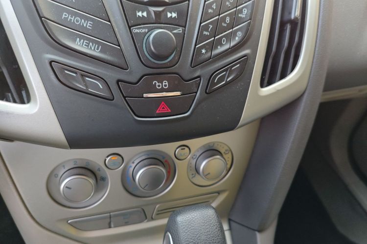 福特 福克斯 2012款 三厢 1.6L 自动舒适型中控内饰16