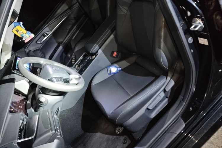 丰田 凯美瑞 2024款 双擎 2.0HE 精英版中控内饰19