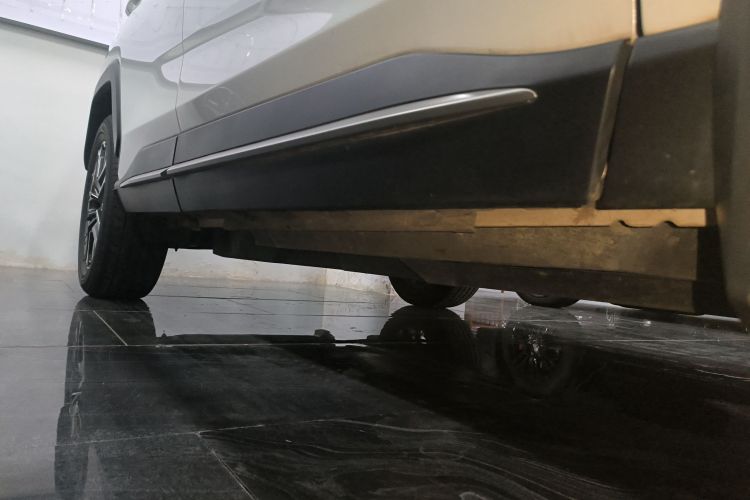 丰田 威兰达 2023款 2.0L CVT两驱豪华PLUS版局部细节9001