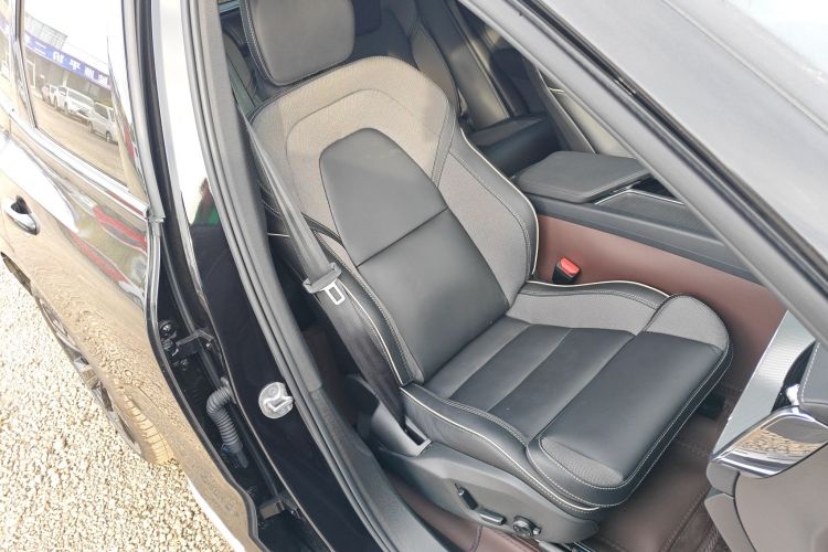 沃尔沃XC60新能源 2026款 插电式混动 长续航四驱智远极夜黑版局部细节41