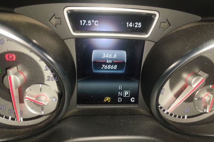 奔驰GLA 2016款 GLA 200 动感型中控内饰15