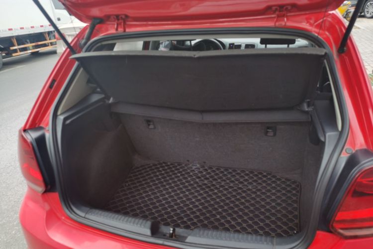 大众 Polo 2014款 1.4L 手动风尚版机舱底盘23