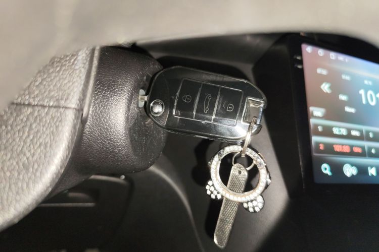 标致3008 2019款 350THP 自动领先版中控内饰11