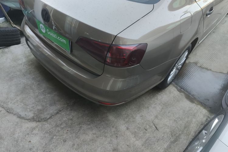 大众 速腾 2015款 1.6L 手动舒适型车身外观9