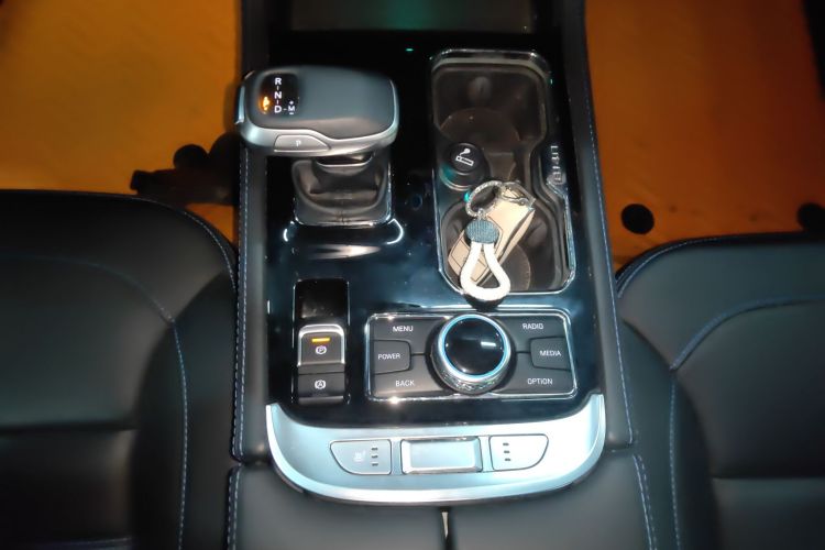 北京BJ40 2020款 2.0T 自动四驱城市猎人版至尊型中控内饰18