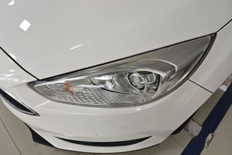 福特 福克斯 2018款 两厢经典 1.6L 自动风尚型智行版局部细节36