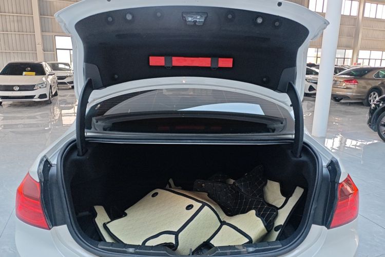 宝马1系 2017款 118i 时尚型中控内饰23