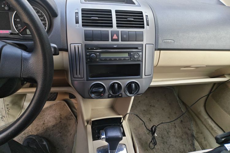 大众 Polo 2009款 劲取 1.6L 自动雅致版中控内饰16