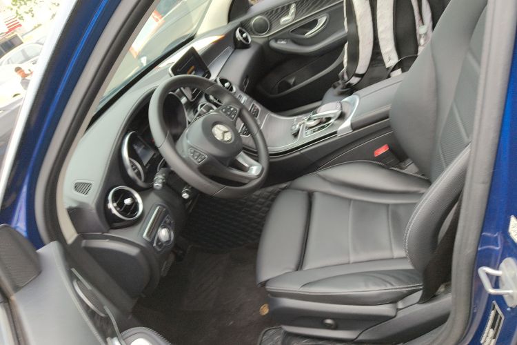 奔驰C级 2017款 改款 C 180 L 时尚型运动版中控内饰19