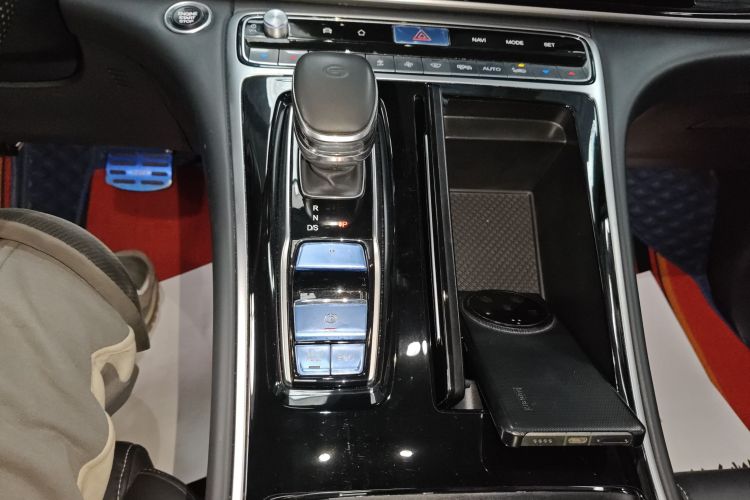 广汽传祺 传祺M8 2021款 领秀系列 390T 尊贵版中控内饰18