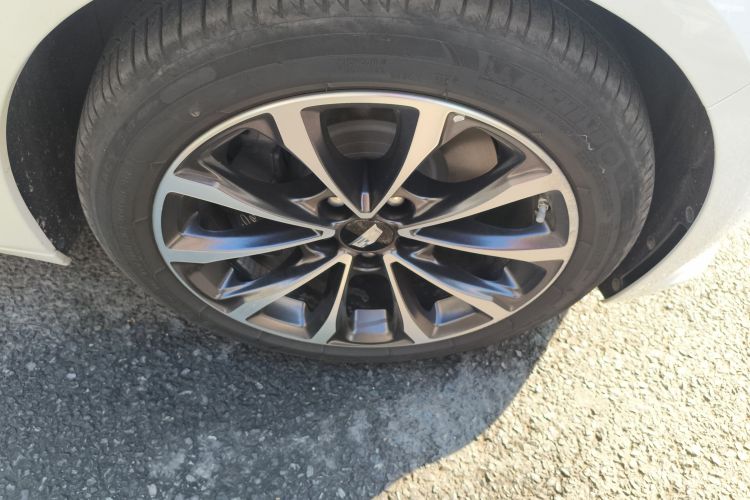 凯迪拉克CT5 2022款 28T 尊贵型车身外观10