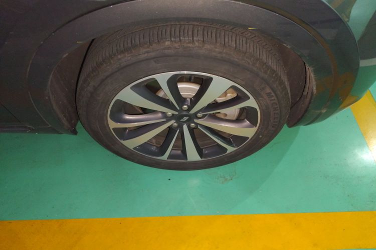 理想汽车 理想ONE 2020款 增程6座版车身外观6007