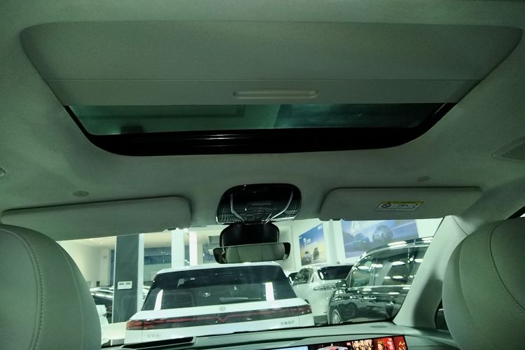 岚图汽车 岚图梦想家 2025款 PHEV 四驱旗舰鲲鹏版中控内饰22