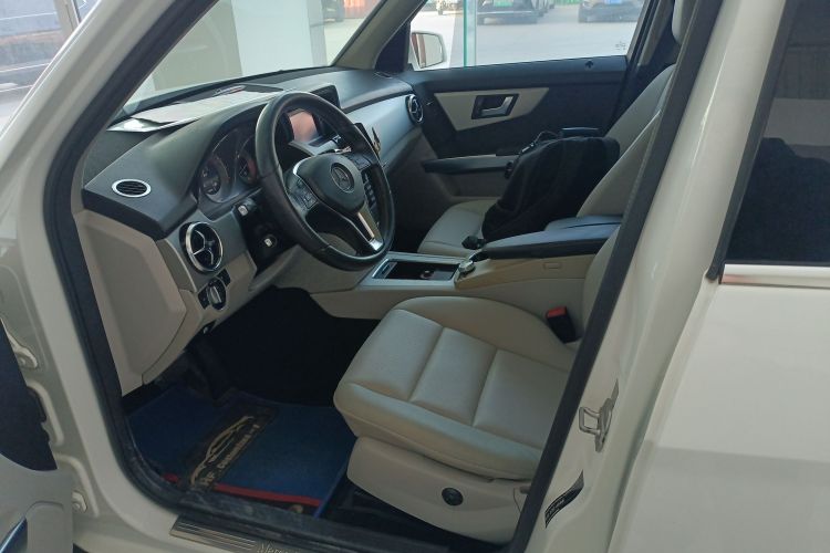 奔驰GLK级 2013款 GLK 300 4MATIC 动感天窗型局部细节19
