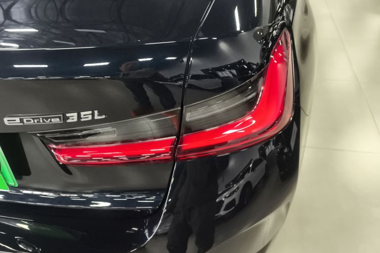 宝马i3 2022款 eDrive 35 L车身外观9