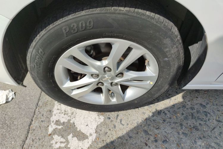 雪佛兰 科沃兹 2019款 320 自动欣悦版车身外观35