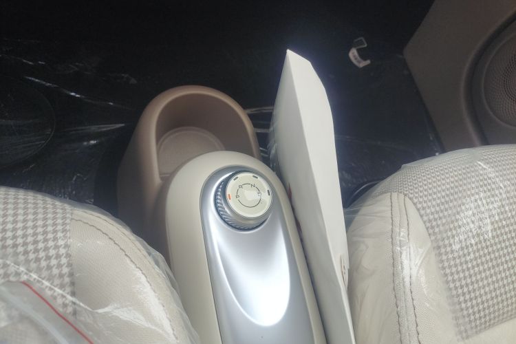 五菱汽车 宏光MINIEV 2025款 四门版 臻享+款局部细节18