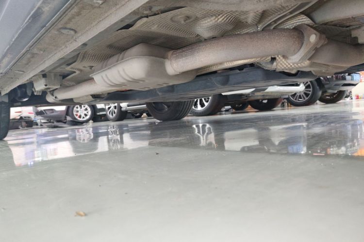 领克06 EM-P 2022款 PHEV 84KM续航版 Pro机舱底盘29