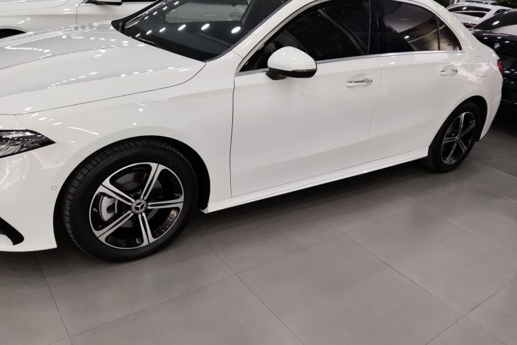 奔驰A级 2024款 改款 A 200 L 时尚型车身外观4