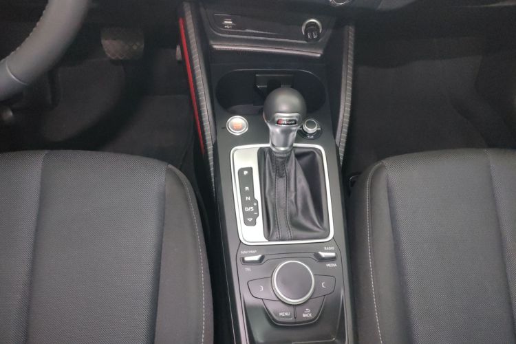 奥迪Q2L 2018款 35 TFSI 上市专享版 国VI局部细节18