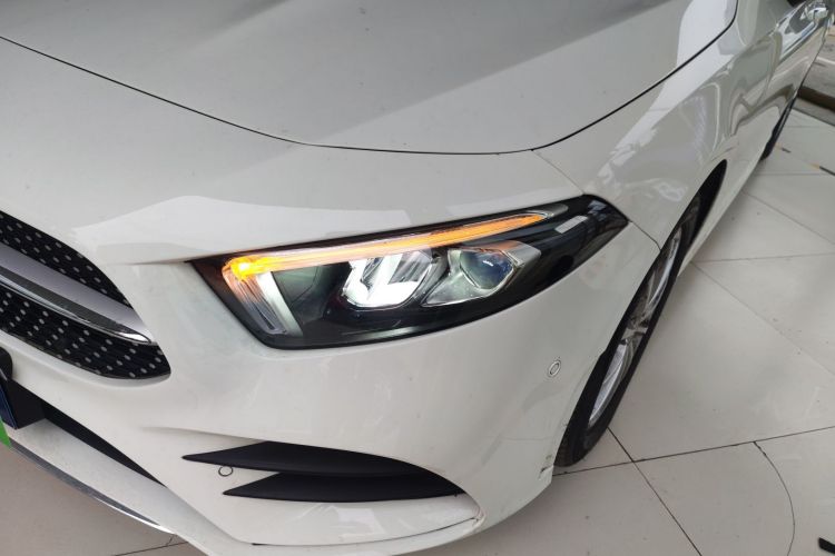 奔驰A级 2021款 A 200 L 运动轿车时尚型局部细节36