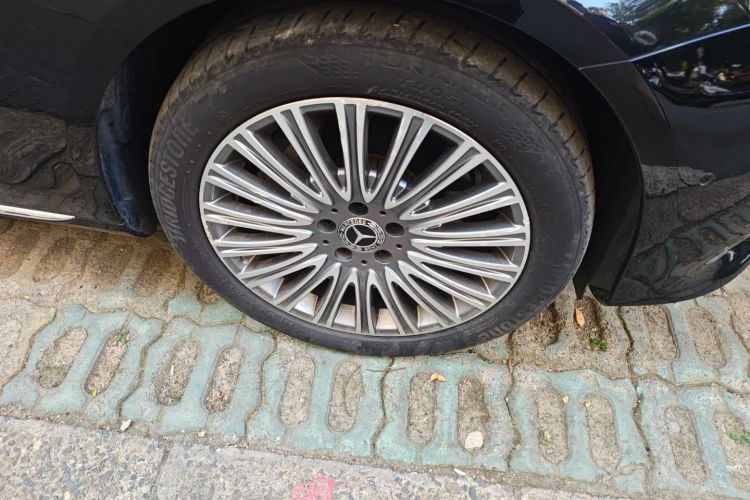 奔驰E级 2020款 E 300 L 豪华型车身外观10