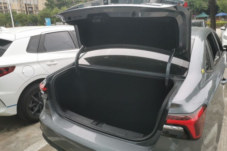 荣威i6 MAX 2020款 300TGI 自动爽酷版机舱底盘23