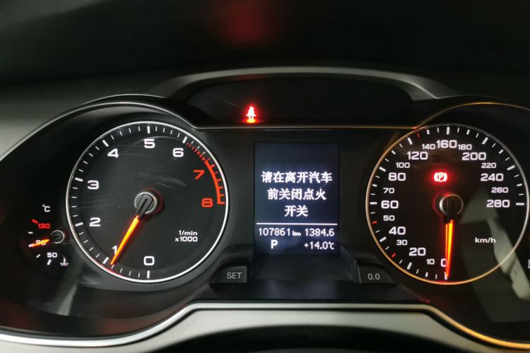 奥迪A4L 2015款 35 TFSI 自动舒适型中控内饰14
