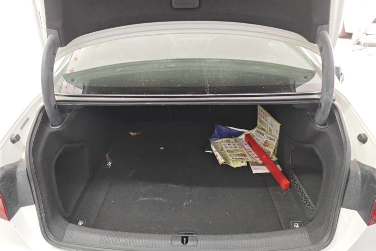 奥迪A4L 2018款 30周年年型 40 TFSI 进取型机舱底盘23