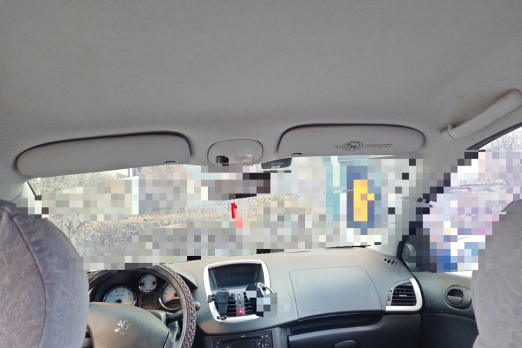 标致207 2013款 CROSS 1.4L 手动驭乐型中控内饰22