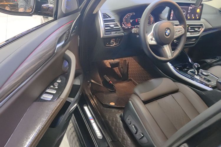 宝马X3 2023款 改款 xDrive30i 领先型 M曜夜套装中控内饰20