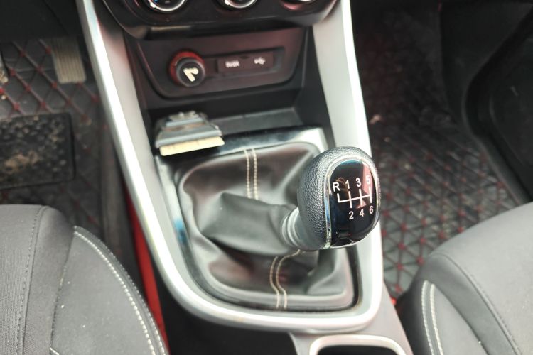 宝骏530 2018款 1.5T 手动精英型 国V中控内饰18