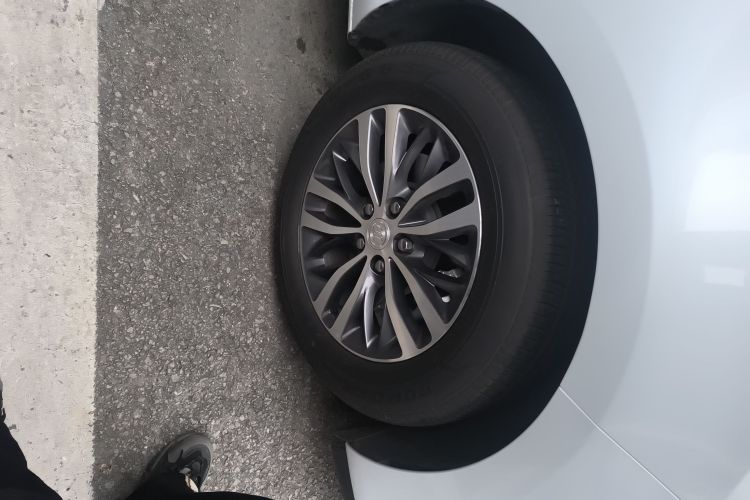 别克GL8 2023款 ES陆尊 舒适型车身外观10