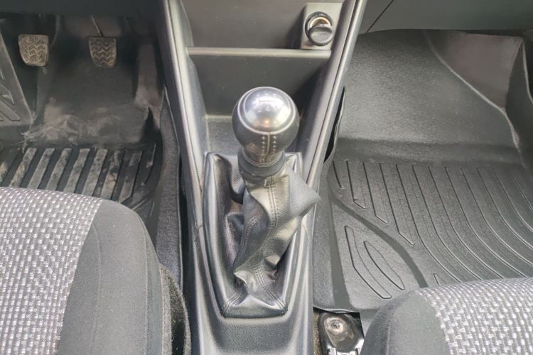 丰田 威驰 2017款 1.3L 手动前行版中控内饰18