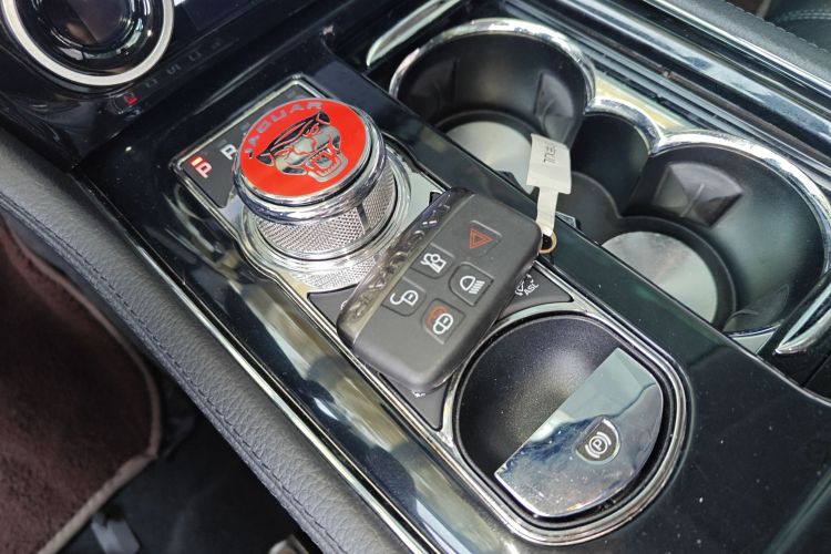 捷豹XJ 2016款 XJL 3.0 SC 两驱典雅商务版中控内饰7001