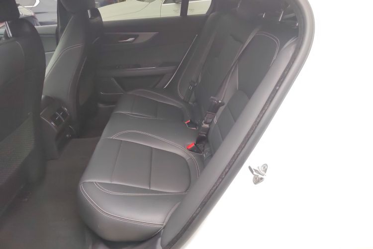 捷豹XEL 2020款 2.0T 200PS R-DYNAMIC 青春运动版中控内饰21