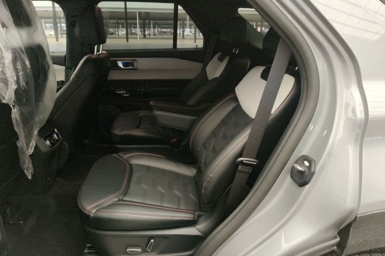 福特 探险者 2024款 2.3T EcoBoost 四驱ST-LINE 6座中控内饰7004