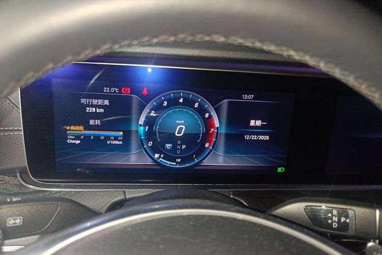 奔驰E级 2018款 改款 E 300 L 运动豪华型中控内饰14