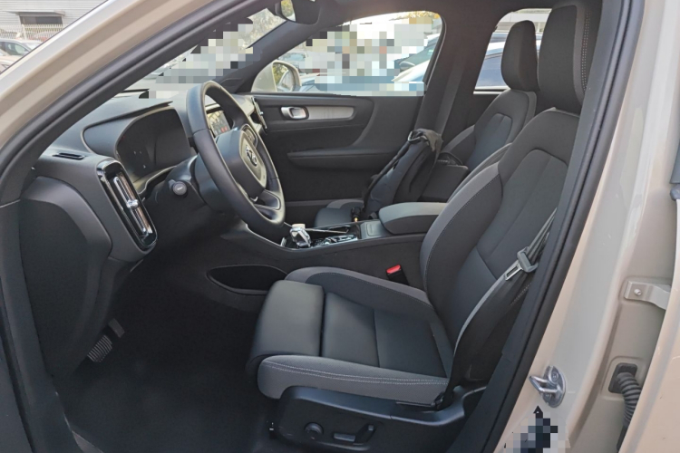 沃尔沃XC40 2025款 B3 智远豪华版中控内饰19