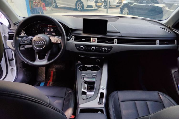 奥迪A4L 2018款 30周年年型 40 TFSI 进取型中控内饰16