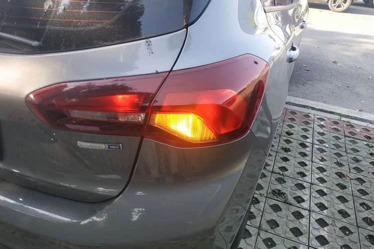 福特 福克斯 2022款 两厢 EcoBoost 180 自动竞速版车身外观6006