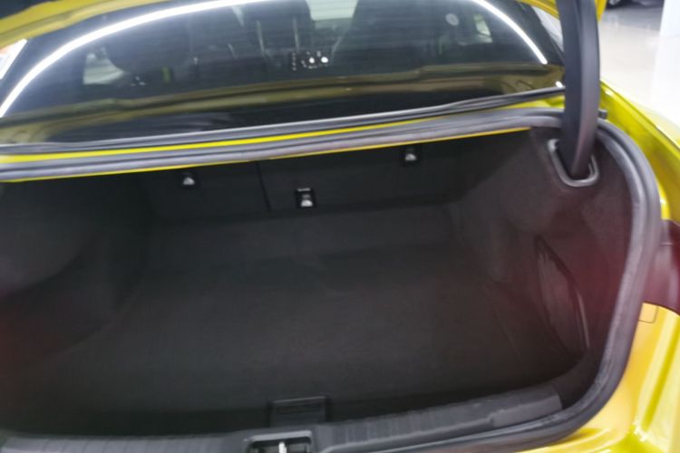 领克03 2019款 03+ 2.0TD 自动驭风版机舱底盘23